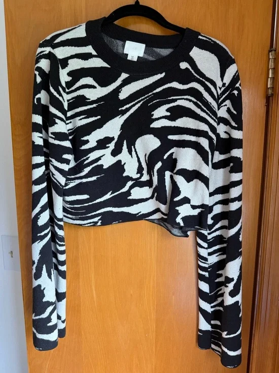 H&M Black and White Zebra-Print Cropped Sweater - Picture 1 of 4